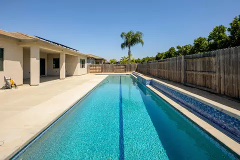 Exterior - 3636 Elberta Cir, Dinuba, CA 93618 photo 12 of 26