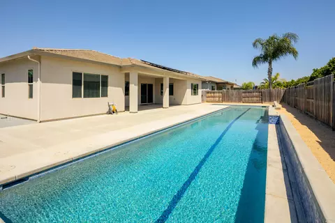 Exterior - 3636 Elberta Cir, Dinuba, CA 93618 photo 11 of 26