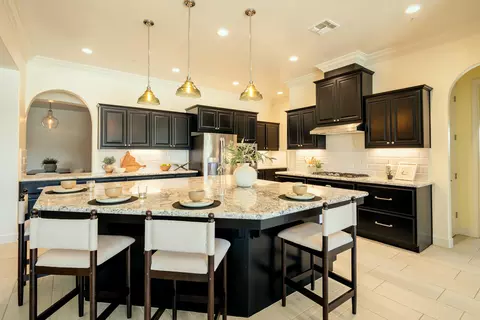 Kitchen - 3636 Elberta Cir, Dinuba, CA 93618 photo 3 of 7
