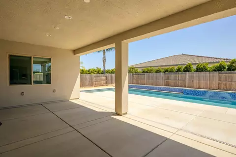 Exterior - 3636 Elberta Cir, Dinuba, CA 93618 photo 6 of 26