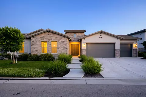 Exterior - 3636 Elberta Cir, Dinuba, CA 93618 photo 2 of 26