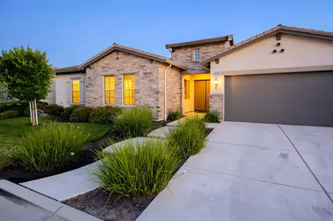 Exterior - 3636 Elberta Cir, Dinuba, CA 93618 photo 5 of 26