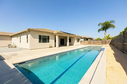 Exterior - 3636 Elberta Cir, Dinuba, CA 93618 photo 10 of 26