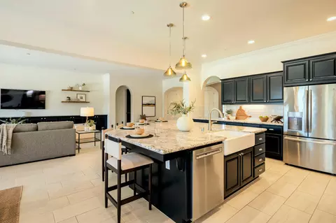 Kitchen - 3636 Elberta Cir, Dinuba, CA 93618 photo 4 of 7