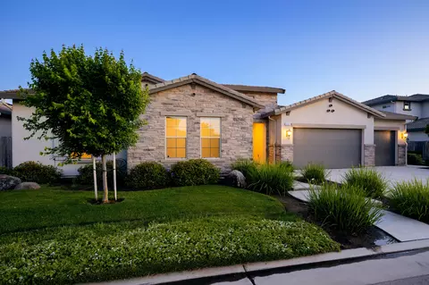 Exterior - 3636 Elberta Cir, Dinuba, CA 93618 photo 3 of 26
