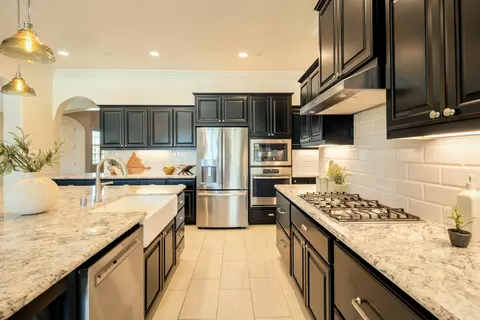 Kitchen - 3636 Elberta Cir, Dinuba, CA 93618 photo 5 of 7
