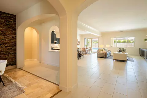 Entry Way - 3636 Elberta Cir, Dinuba, CA 93618 photo 1 of 2