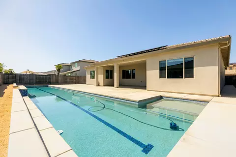 Exterior - 3636 Elberta Cir, Dinuba, CA 93618 photo 8 of 26