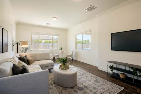 Living - 3636 Elberta Cir, Dinuba, CA 93618 photo 3 of 3