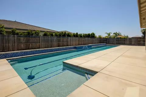 Exterior - 3636 Elberta Cir, Dinuba, CA 93618 photo 7 of 26