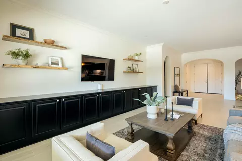 Living - 3636 Elberta Cir, Dinuba, CA 93618 photo 2 of 3