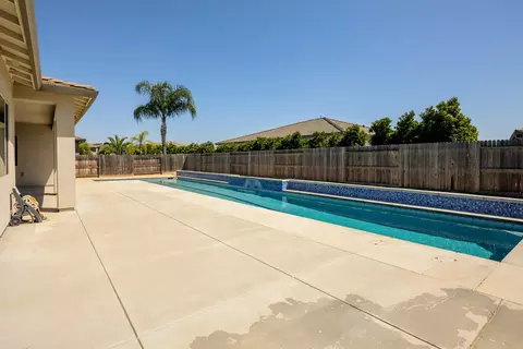 Exterior - 3636 Elberta Cir, Dinuba, CA 93618 photo 13 of 26