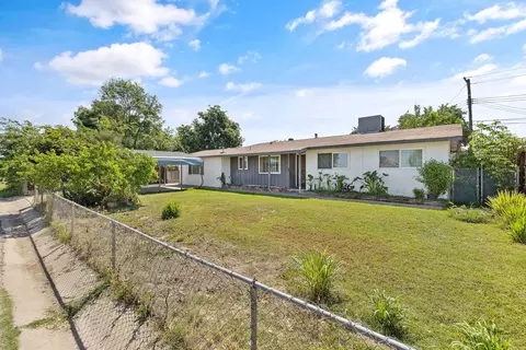 1117 W Wren Ave, Visalia, CA 93291