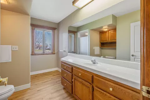 Bath - 315 Valley View Dr, Exeter, CA 93221 photo 8 of 9