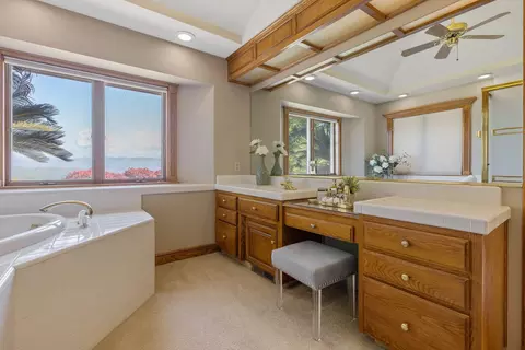 Bath - 315 Valley View Dr, Exeter, CA 93221 photo 7 of 9