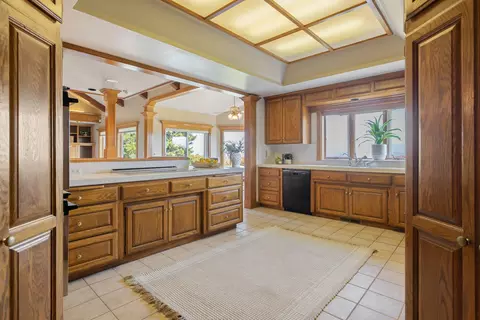Kitchen - 315 Valley View Dr, Exeter, CA 93221 photo 5 of 7