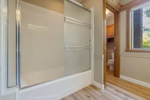 Bath - 315 Valley View Dr, Exeter, CA 93221 photo 3 of 9