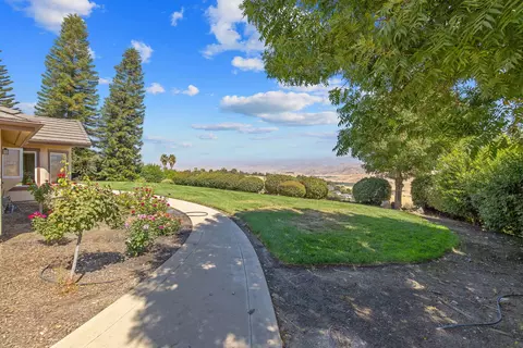 Exterior - 315 Valley View Dr, Exeter, CA 93221 photo 14 of 22