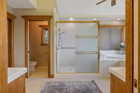 Bath - 315 Valley View Dr, Exeter, CA 93221 photo 4 of 9