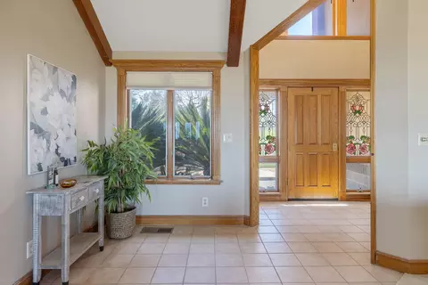 Entry Way - 315 Valley View Dr, Exeter, CA 93221 photo 5 of 17