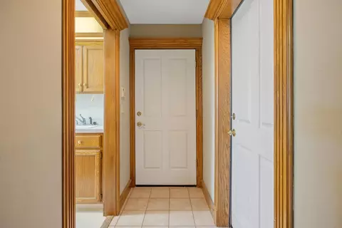 Entry Way - 315 Valley View Dr, Exeter, CA 93221 photo 8 of 17