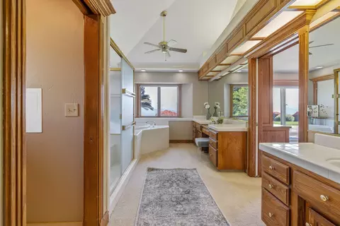 Bath - 315 Valley View Dr, Exeter, CA 93221 photo 6 of 9