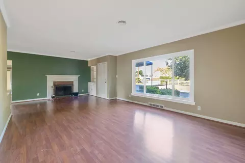 Living - 8518 12th Ave, Hanford, CA 93230 photo 4 of 8
