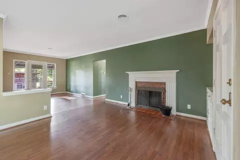 Living - 8518 12th Ave, Hanford, CA 93230 photo 6 of 8