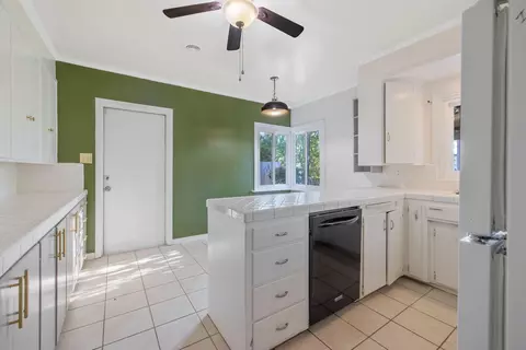 Kitchen - 8518 12th Ave, Hanford, CA 93230 photo 1 of 5