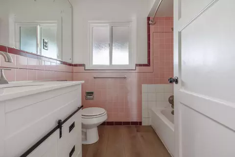 Bath - 8518 12th Ave, Hanford, CA 93230 photo 2 of 4