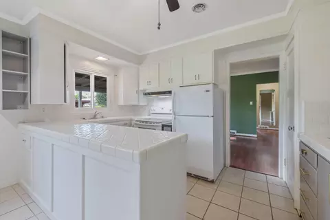 Kitchen - 8518 12th Ave, Hanford, CA 93230 photo 2 of 5
