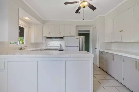 Kitchen - 8518 12th Ave, Hanford, CA 93230 photo 5 of 5