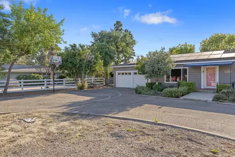 Exterior - 8518 12th Ave, Hanford, CA 93230 photo 4 of 27