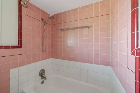 Bath - 8518 12th Ave, Hanford, CA 93230 photo 4 of 4