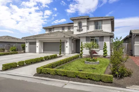 3405 W Kamm Ave W, Dinuba, CA 93618