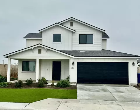 788 Apple St, Dinuba, CA 93618