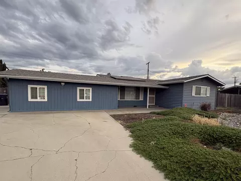 1109 W Riggin Ave, Visalia, CA 93291