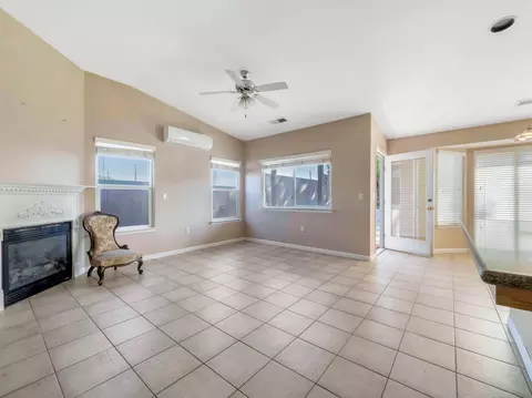 Living - 697 Leta Mae Ct, Exeter, CA 93221 photo 3 of 7