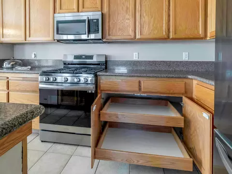 Kitchen - 697 Leta Mae Ct, Exeter, CA 93221 photo 2 of 2