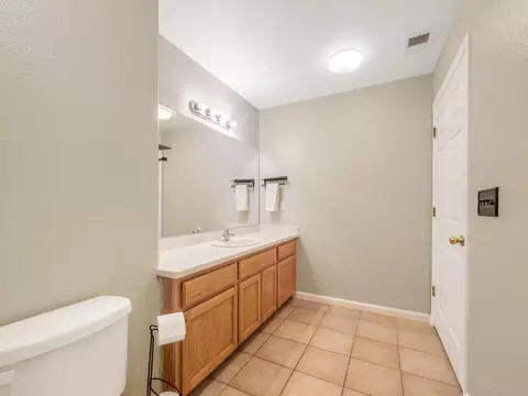 Bath - 697 Leta Mae Ct, Exeter, CA 93221 photo 3 of 5