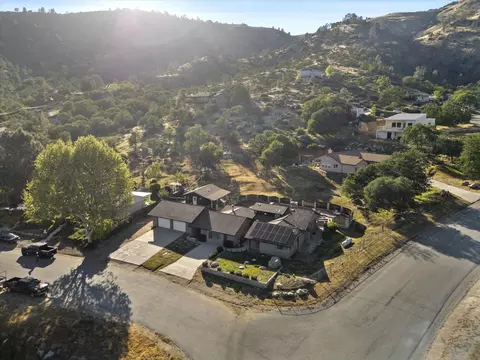 21601 Hidden Canyon Dr, Tehachapi, CA 93561 photo 4