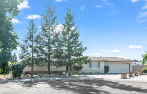 650 W Princeton Ct, Visalia, CA 93277