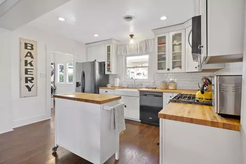 Kitchen - 533 S E St, Exeter, CA 93221 photo 1 of 5