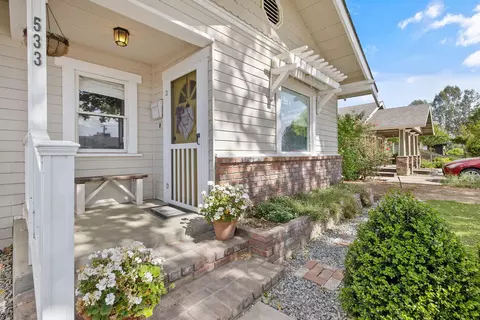Exterior - 533 S E St, Exeter, CA 93221 photo 2 of 16