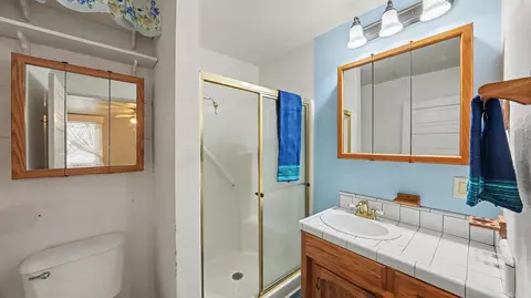 Bath - 104 N Orange Ave, Exeter, CA 93221 photo 1 of 4
