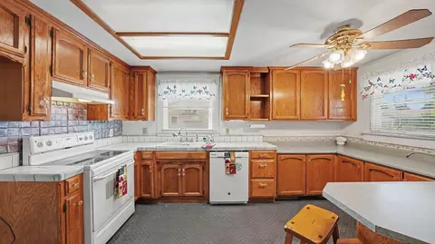 Kitchen - 104 N Orange Ave, Exeter, CA 93221 photo 2 of 3