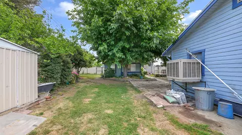 Exterior - 104 N Orange Ave, Exeter, CA 93221 photo 9 of 11