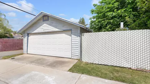 Exterior - 104 N Orange Ave, Exeter, CA 93221 photo 10 of 11