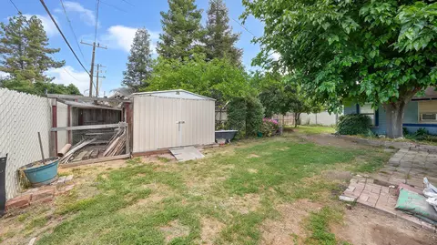 Exterior - 104 N Orange Ave, Exeter, CA 93221 photo 8 of 11