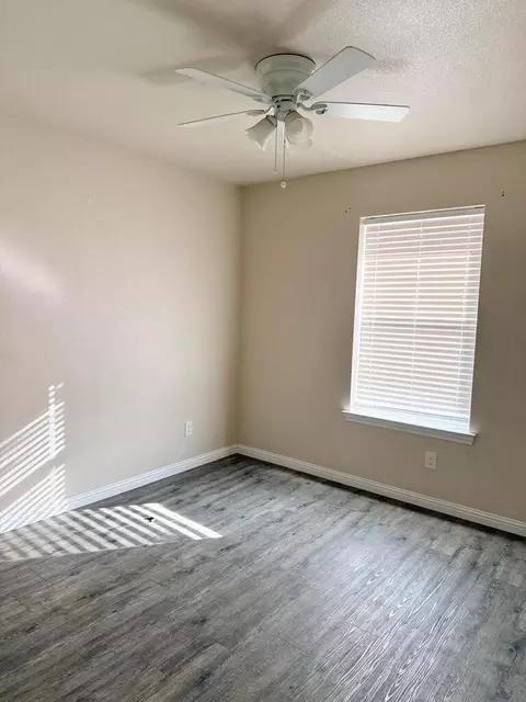 Bedroom - 1310 N Belmont Rd, Exeter, CA 93221 photo 2 of 3